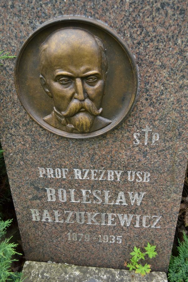 Detal nagrobka Bolesława Bałzukiewicza, cmentarz na Rossie w Wilnie, stan z 2013