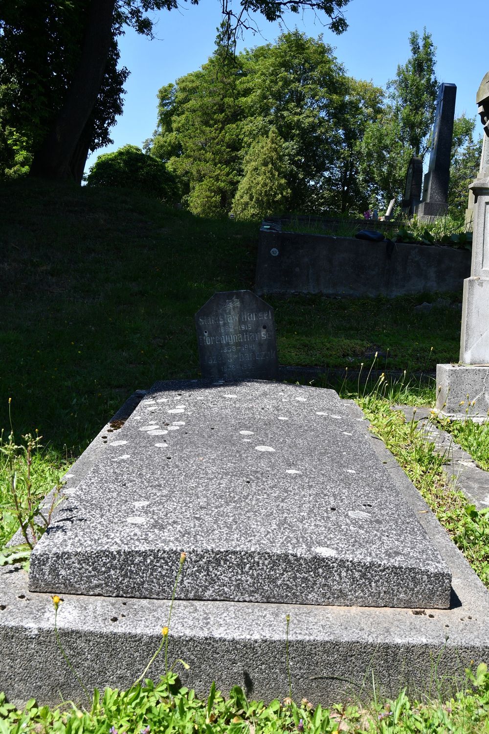 Photo montrant Tombstone of the Hansel, Urbańczyk and Wojniak families