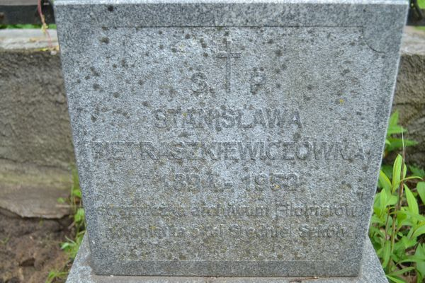 Inscription on the gravestone of Ludwika Gorżałkówna and Stanisława Pietraszkiewiczówna, Rossa cemetery in Vilnius, as of 2013