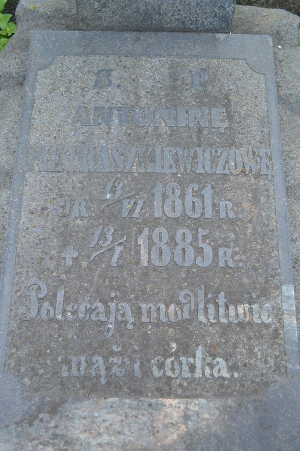 Inskrypcja na nagrobku Antoniny Pietraszkiewiczówny, cmentarz na Rossie w Wilnie, stan z 2013