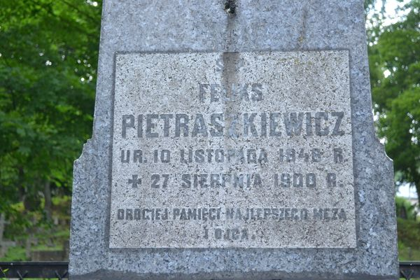 Inskrypcja na nagrobku Feliksa Pietraszkiewicza, cmentarz na Rossie w Wilnie, stan z 2013