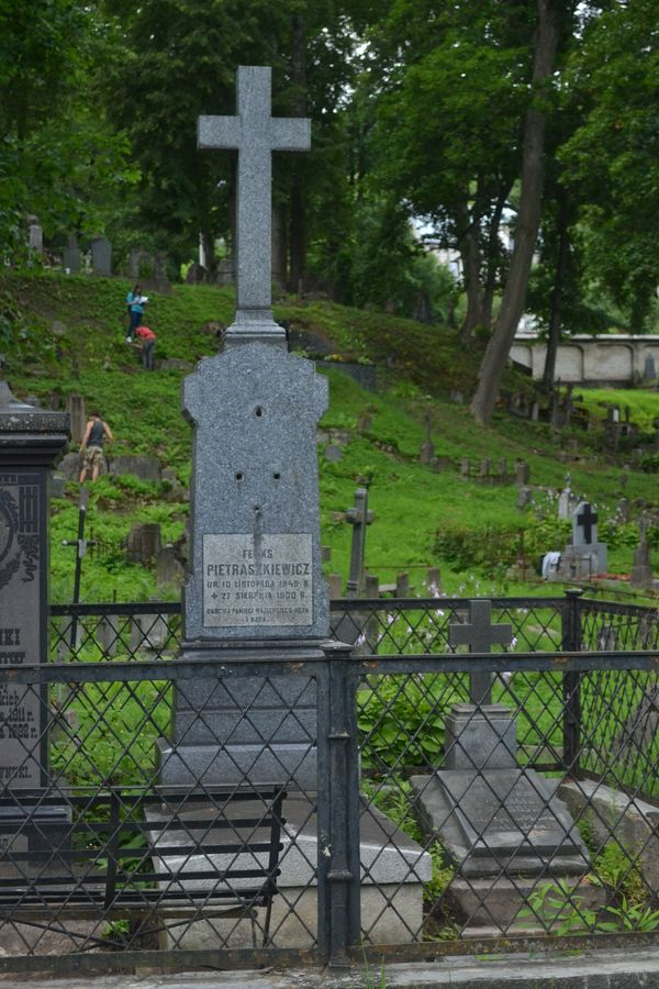 Tombstone of Feliks Pietraszkiewicz, Rasos cemetery in Vilnius, as of 2013