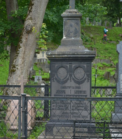 Nagrobek Józefa i Ludwiki Pietraszkiewiczów, cmentarz na Rossie w Wilnie, stan z 2013