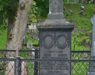 Nagrobek Józefa i Ludwiki Pietraszkiewiczów, cmentarz na Rossie w Wilnie, stan z 2013