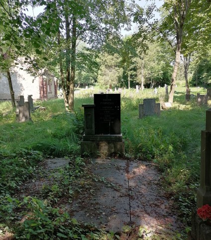 Nagrobek rodziny Farnego