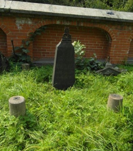 Nagrobek Zofii Narkiewicz, cmentarz na Rossie, stan z 2013 roku