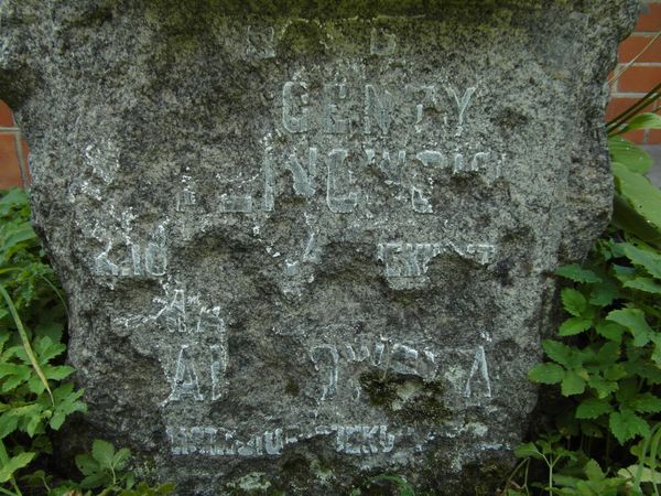 Fragment nagrobka Magdaleny i Wincentego Malinowskich, cmentarz na Rossie, stan z 2013 roku