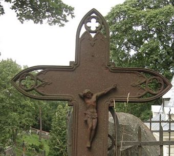 Detail of a fragment of a tombstone of the Sznajder family, Na Rossie cemetery in Vilnius, 2016 status