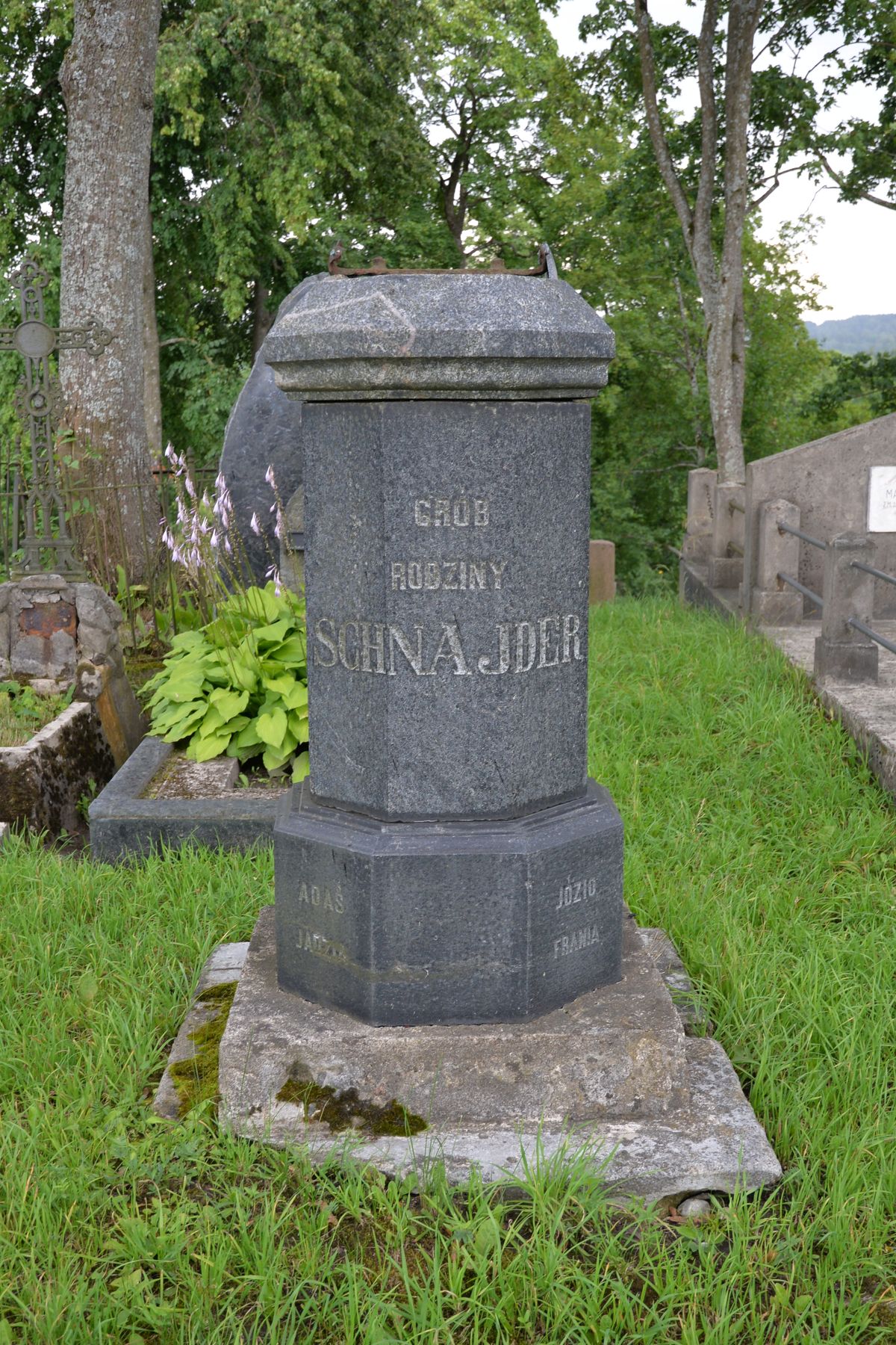 Tombstone of the Sznajder family, Na Rossie cemetery in Vilnius, as of 2015