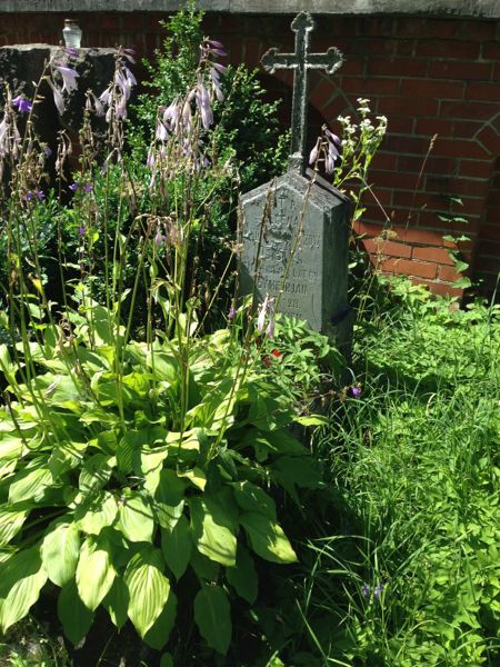 Tombstone of the Osiecki family, Ross cemetery, state of 2013