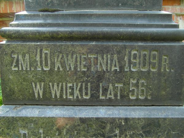 Fragment nagrobka Franciszka Niedźwiedzkiego, cmentarz na Rossie, stan z 2013 roku