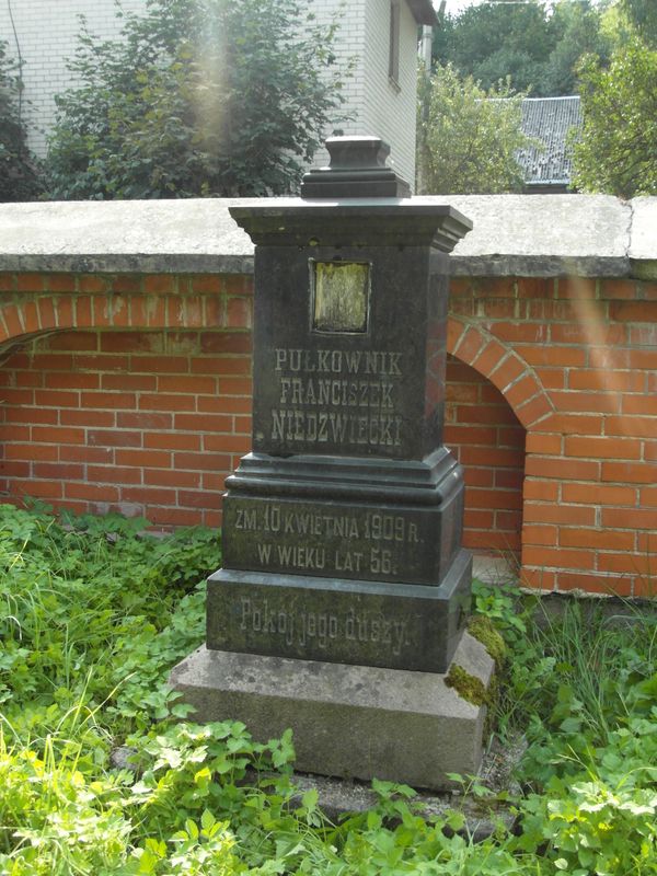 Tombstone of Franciszek Niedźwiedzki, Ross cemetery, state of 2013