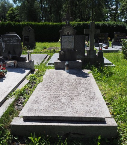 Nagrobek Jana i Zuzanny Zwierzyna, cmentarz w Czeskim Cieszynie, stan z 2022 r.