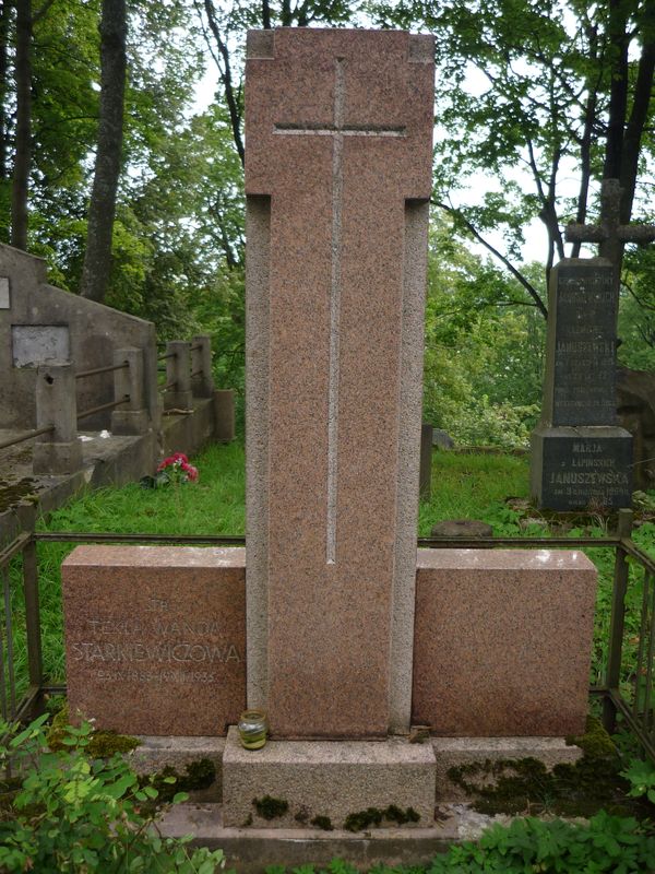 Tombstone of Tekla Starkiewicz, Na Rossie cemetery in Vilnius, as of 2013