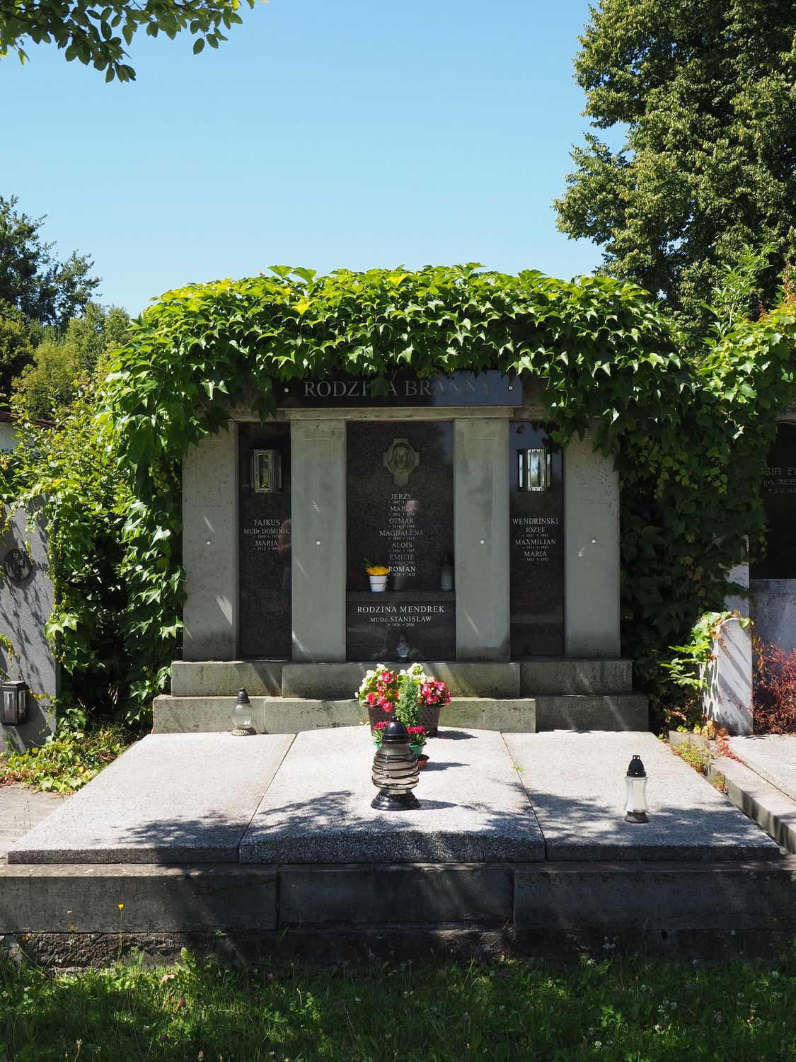 Nagrobek rodziny Branny, cmentarz w Czeskim Cieszynie, stan z 2022 r.