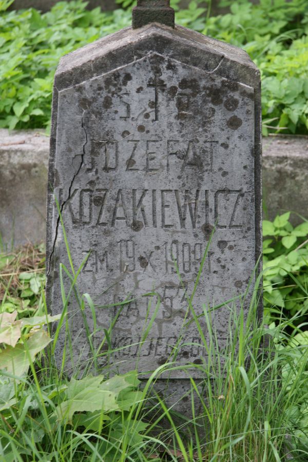 Fragment nagrobka Jozefata Kozakiewicza z cmentarza na Rossie w Wilnie, stan z 2013 r.