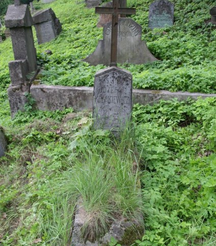 Nagrobek Jozefata Kozakiewicza z cmentarza na Rossie w Wilnie, stan z 2013 r.