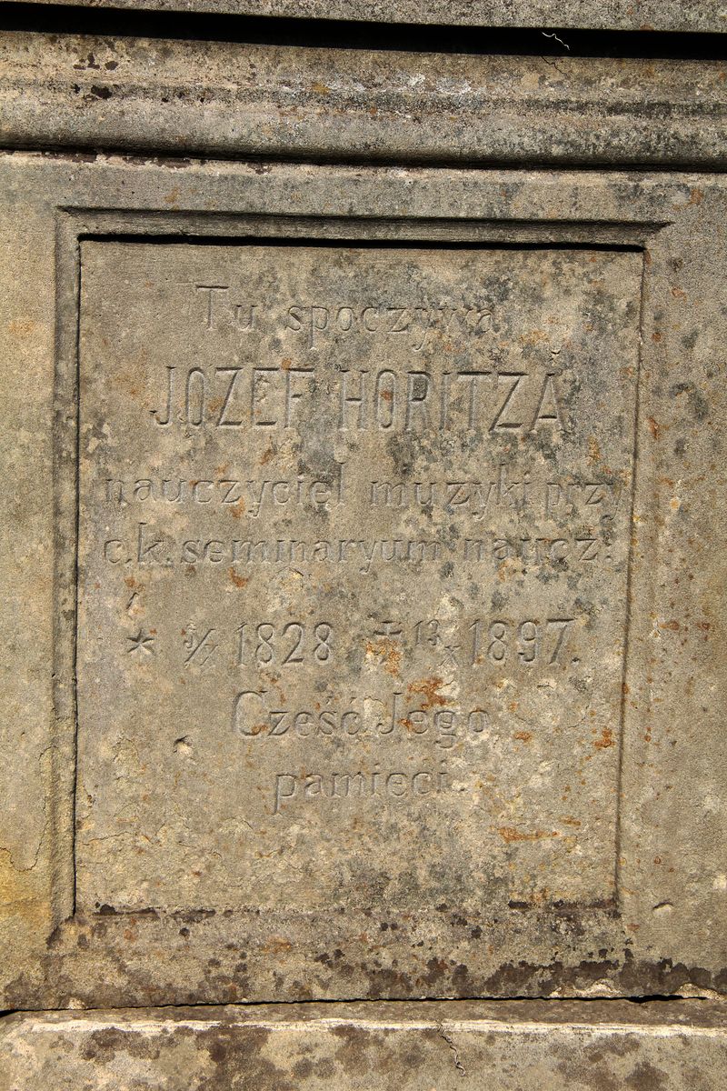 Fragment of the tombstone of Joseph and Karolina Horitz, Ternopil cemetery, 2016 status