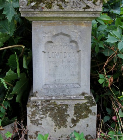 Nagrobek Wiktorii Łowickiej, cmentarz w Tarnopolu, stan z 2016