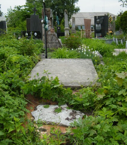 Nagrobek rodziny Gileczków i Bronisława Jabłońskiego, cmentarz w Tarnopolu, stan z 2017 r.