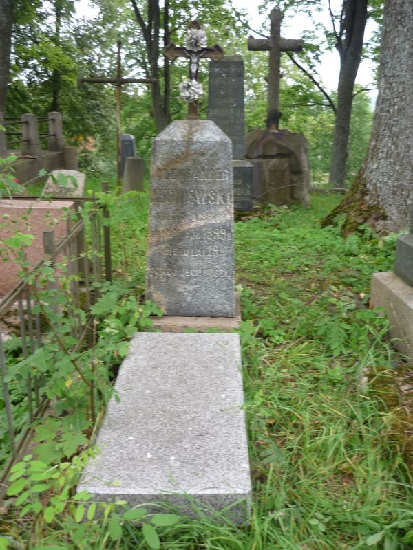 Tombstone of Aleksander, Aniela and Antoni Leśniewski, Na Rossie cemetery in Vilnius, as of 2013