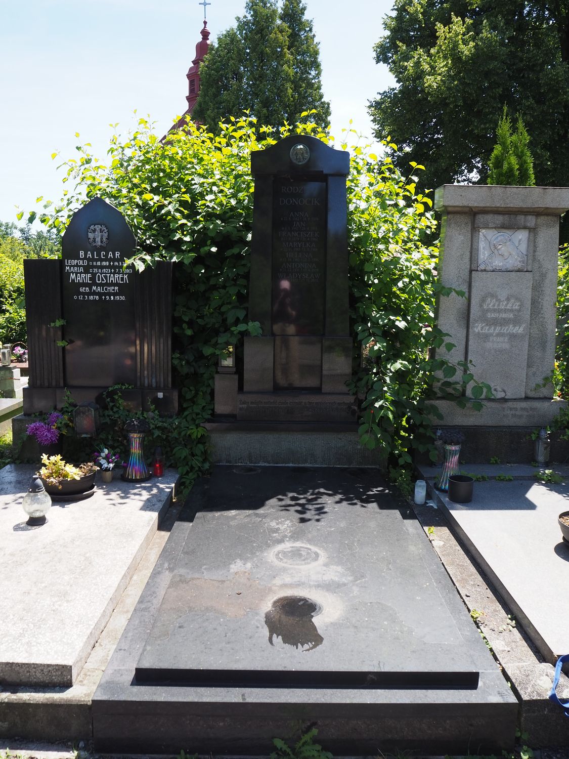 Nagrobek rodziny Donocik, cmentarz w Czeskim Cieszynie, stan z 2022 r.
