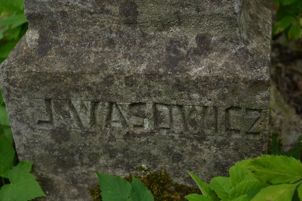 Sygnatura twórcy na grobowcu Józefy Zacharewicz, cmentarz na Rossie w Wilnie, stan z 2013