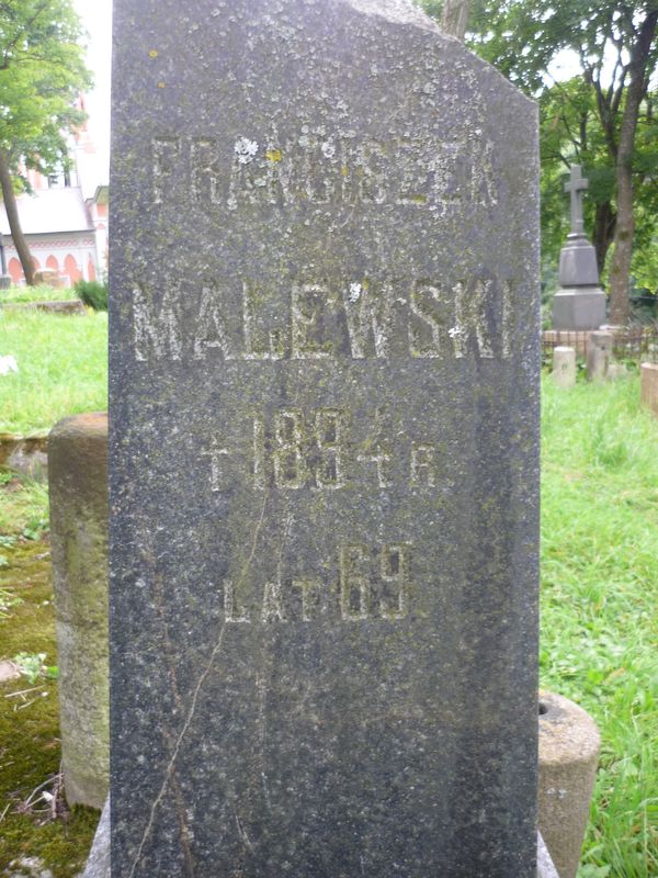 Inscription on the gravestone of Benedykt Kozakiewicz, Franciszek and Józefa Malewski, Na Rossie cemetery in Vilnius, as of 2013