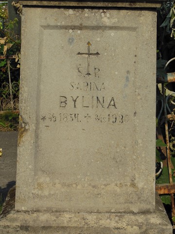 Fragment nagrobka Sabiny Bylina, cmentarz w Tarnopolu, stan z 2016 roku