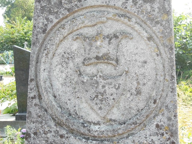 Fragment nagrobka Antoniego Mayera, cmentarz w Tarnopolu, stan z 2016 roku