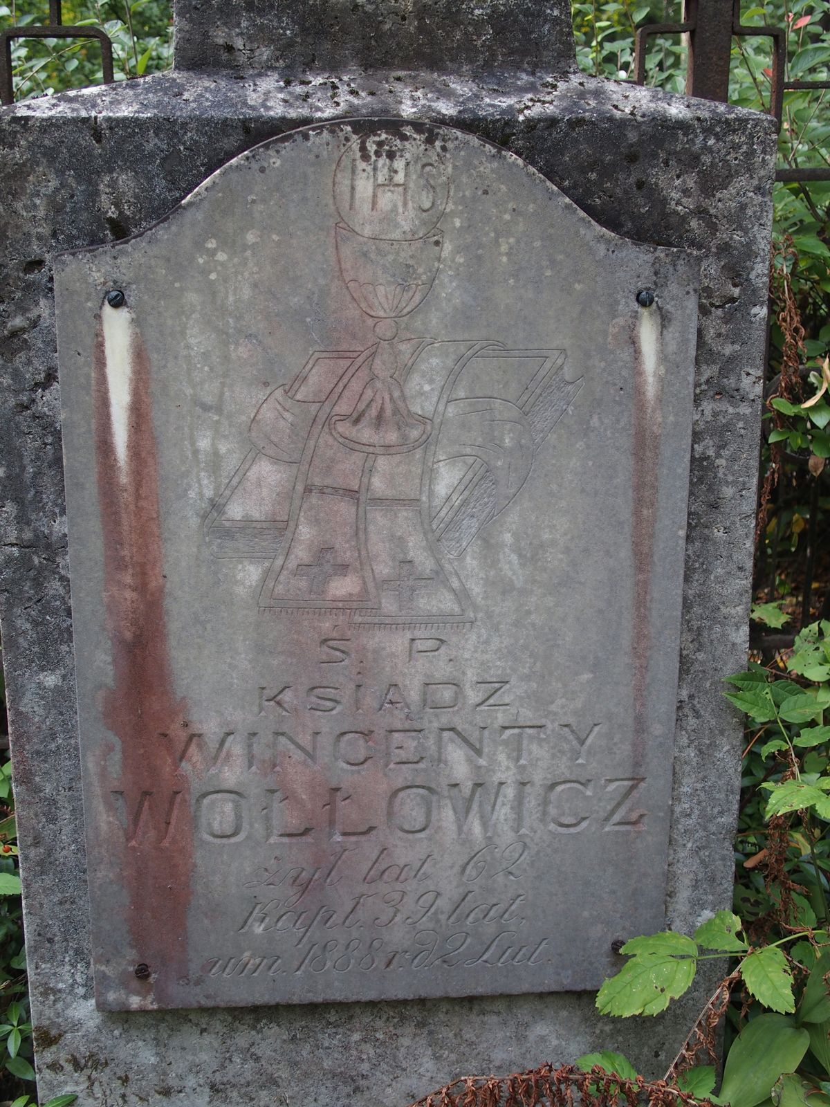 Napis z nagrobka Wincentego Wołłowicza, cmentarz św. Michała w Rydze, stan z 2021 r.