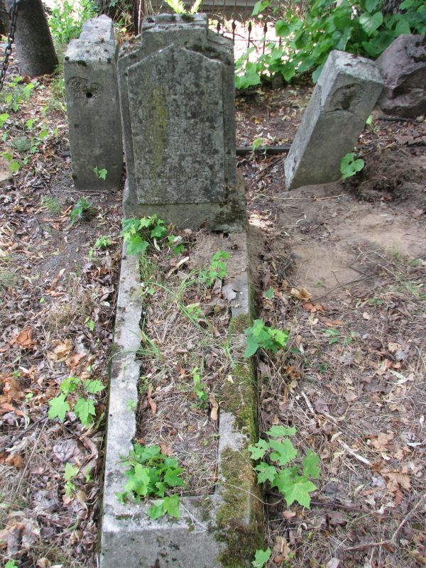 Tombstone of Julia Kontowt, Ross cemetery in Vilnius, as of 2013.