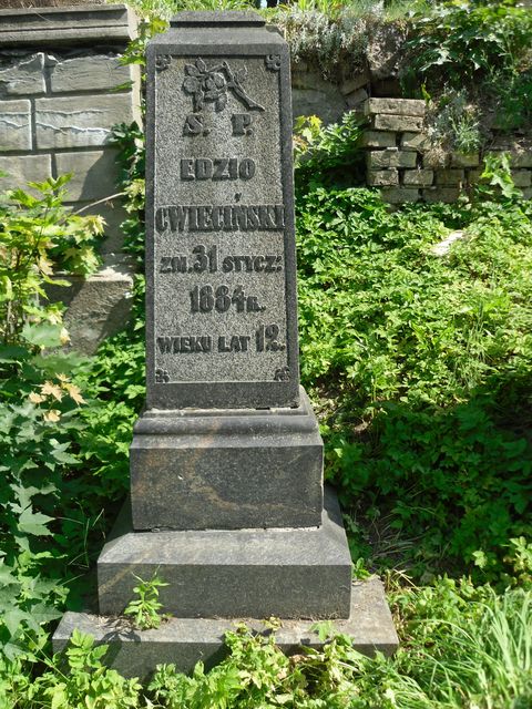 Tombstone of Katarzyna and Edward Cwiecinski, Rossa cemetery in Vilnius, state before 2013