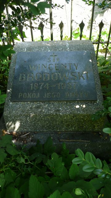Nagrobek Wincentego Brodowskiego, fragment z inskrypcją, cmentarz na Rossie w Wilnie, stan przed 2013