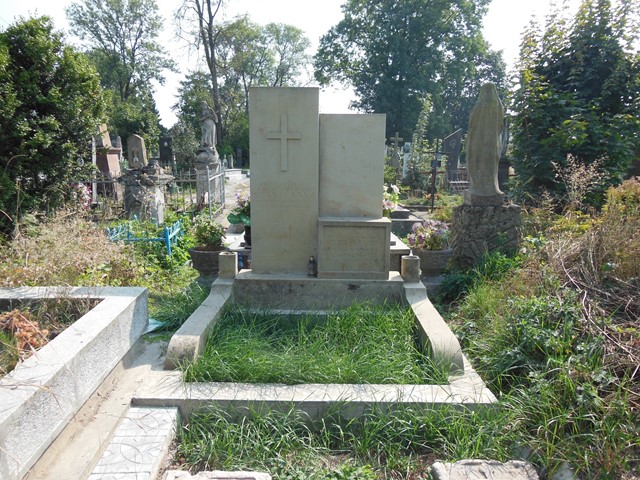Tombstone of Stanislaw Kubrakowski and Zofia Staszewska, Ternopil cemetery, as of 2016
