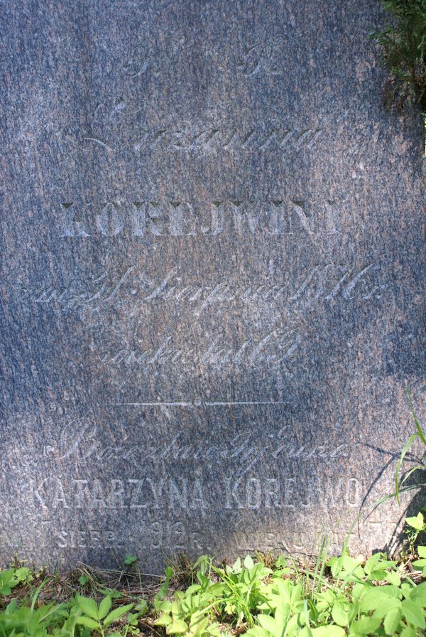 Fragment nagrobka Katarzyny Korejwo i Zuzanny Korejwiny, cmentarz na Rossie w Wilnie, stan z 2013 r.