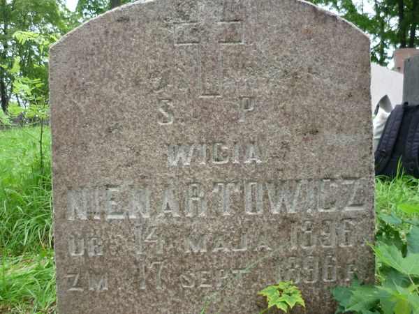 Inscription on the gravestone of Andrzej and Vytautas Nenartowicz, Na Rossie cemetery in Vilnius, as of 2013