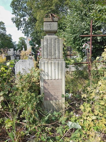 Nagrobek Anny Oleksiak, cmentarz w Tarnopolu, stan z 2016 roku