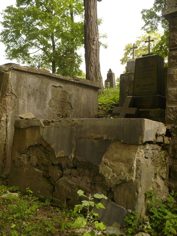 Tomb of Jakub, Pelagia and Veronika Zawistowski, Na Rossa cemetery in Vilnius, as of 2013