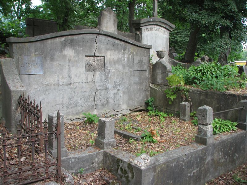 Tomb of Anna Luczynska and Alexander Mikelevich, Ross cemetery in Vilnius, as of 2013.