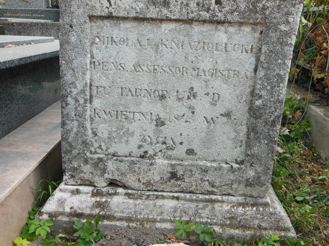Fragment of the tombstone of Nikolai Kniaziowski, Ternopil cemetery, as of 2016