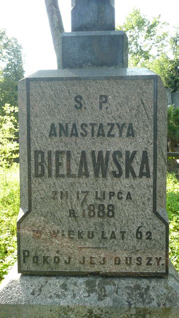 Fragment nagrobka Anastazji Bielawskiej z cmentarza na Rossie w Wilnie, stan z 2013 r.