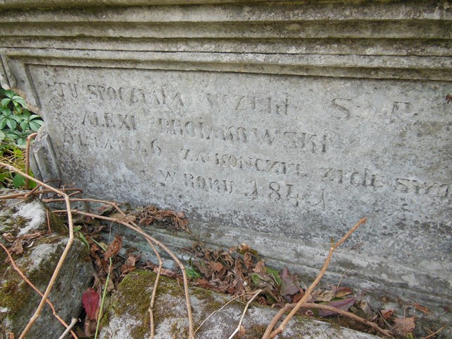 Fragment nagrobka Jana Batteignera i Aleksego Brojakowskiego, cmentarz w Tarnopolu, stan z 2013 roku