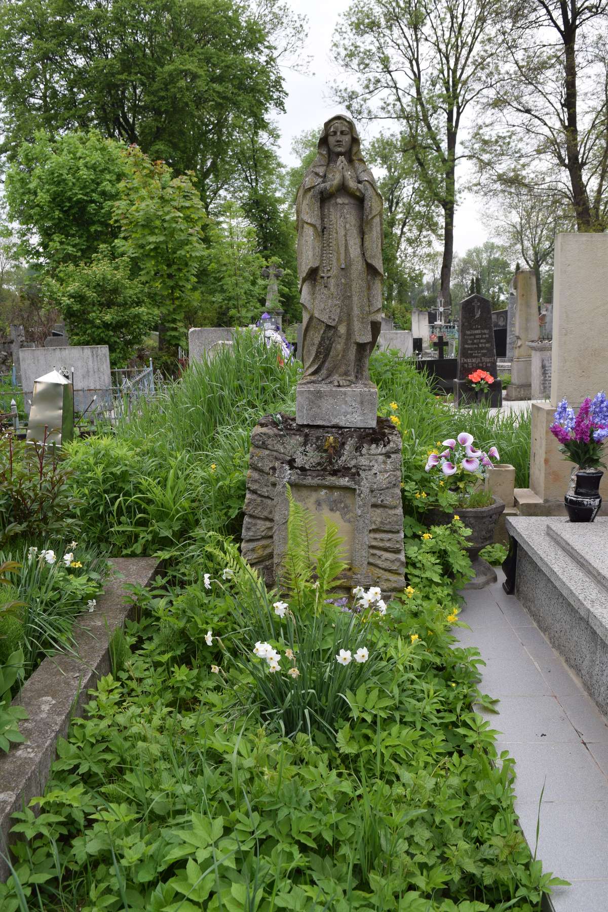 Tombstone of N.N. Volskaya, Ternopil cemetery, as of 2016