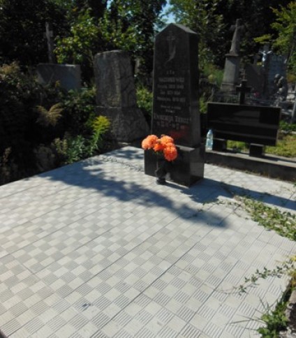 Nagrobek rodziny Mazurkiewicz i Eugenii Tracz, cmentarz w Tarnopolu, stan z 2016 roku