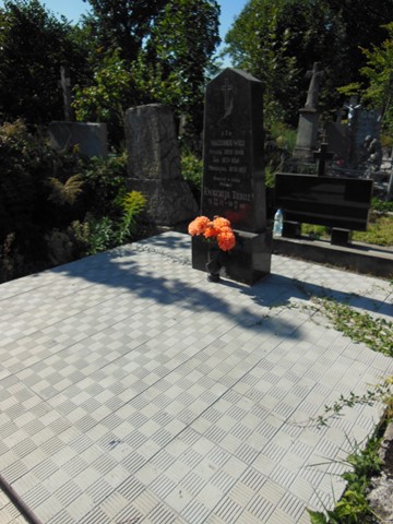 Nagrobek rodziny Mazurkiewicz i Eugenii Tracz, cmentarz w Tarnopolu, stan z 2016 roku