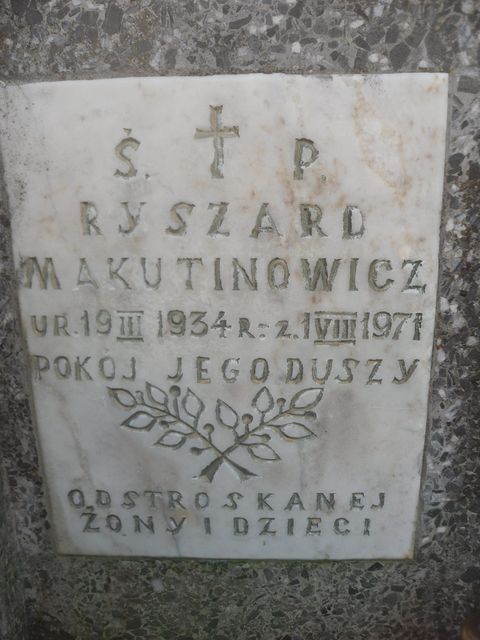 Fragment of the gravestone of Ryszard Makutinovich from the Ross Cemetery in Vilnius, as of 2013.
