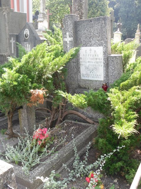 Tombstone of Ryszard Makutinovich from the Ross Cemetery in Vilnius, as of 2013.