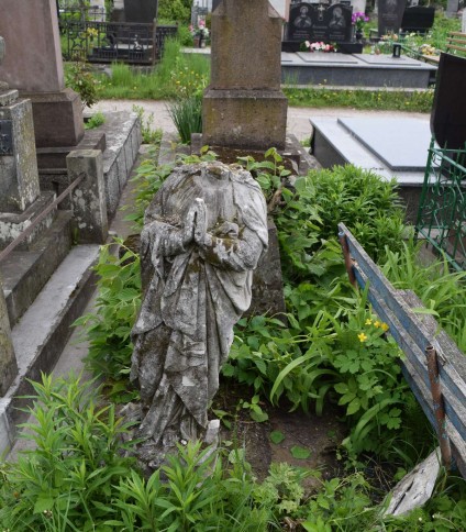 Nagrobek Karoliny Byliny, cmentarz w Tarnopolu, stan z 2016 roku