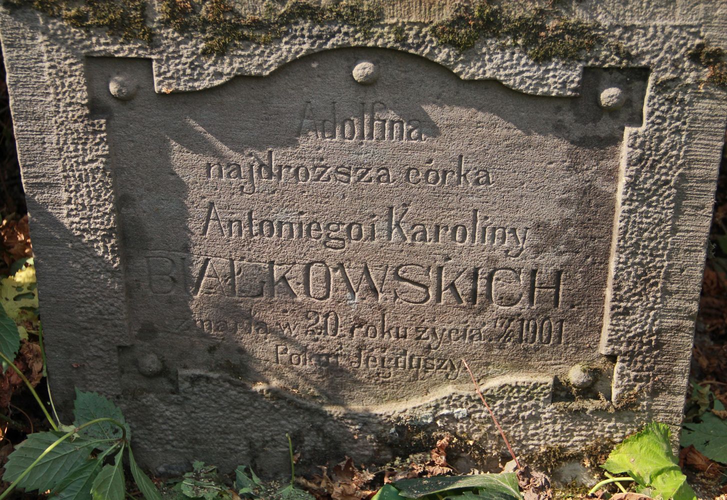Fragment nagrobka Adolfiny Białkowskiej, cmentarz w Tarnopolu, stan z 2016